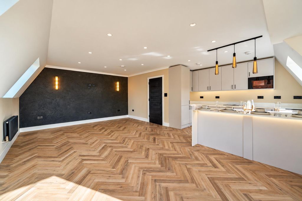 Property photo 2 of 12 A7408505-3.Jpg