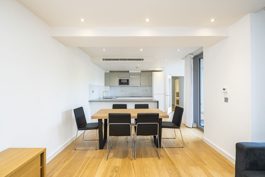 Property photo 2 of 10 Regent's Wharf