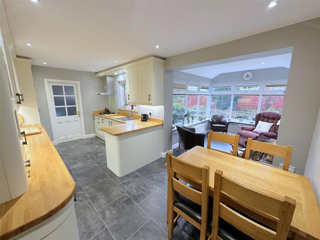 Property photo 2 of 33 Dining Kitchen