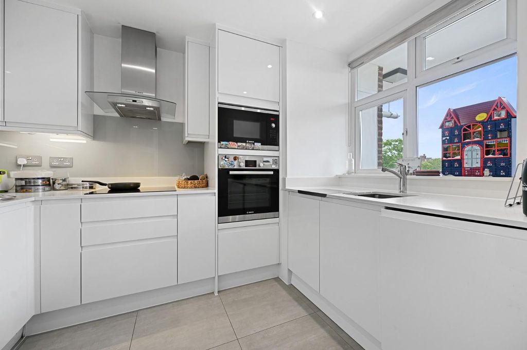 Property photo 1 of 10 Tec - 13 Ambassador House - 21 (1).Jpg