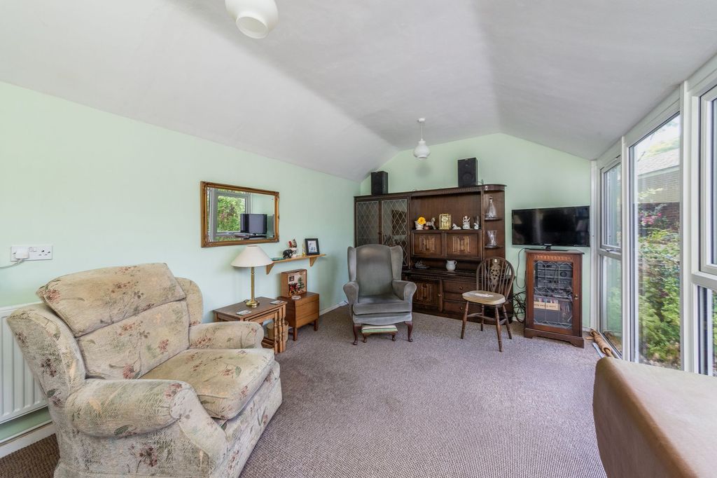 Property photo 2 of 9