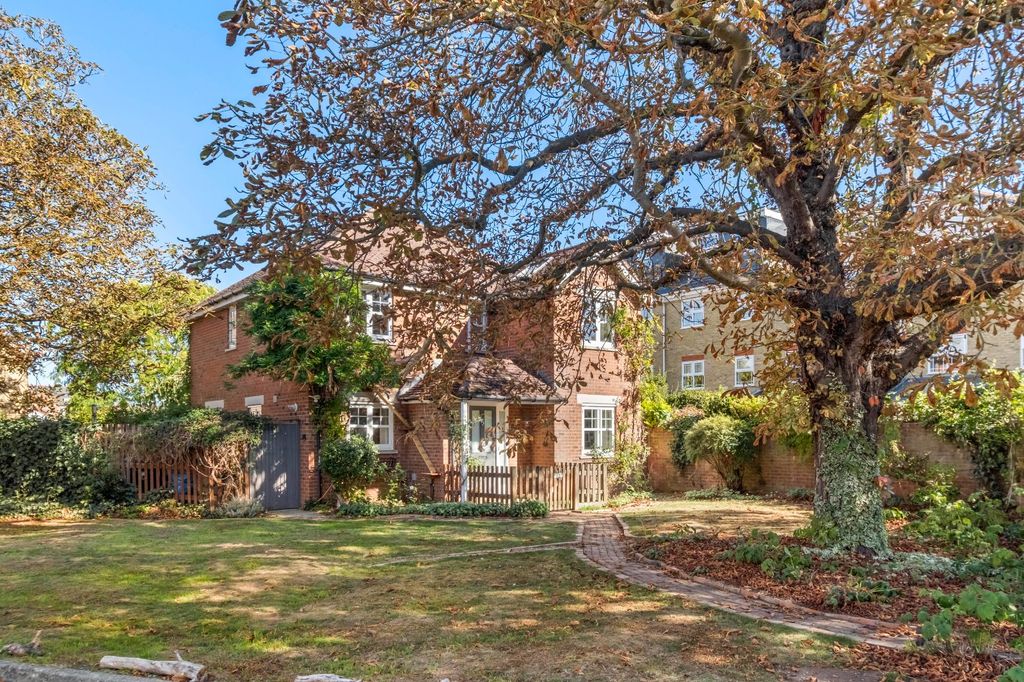 Property photo 1 of 11 External