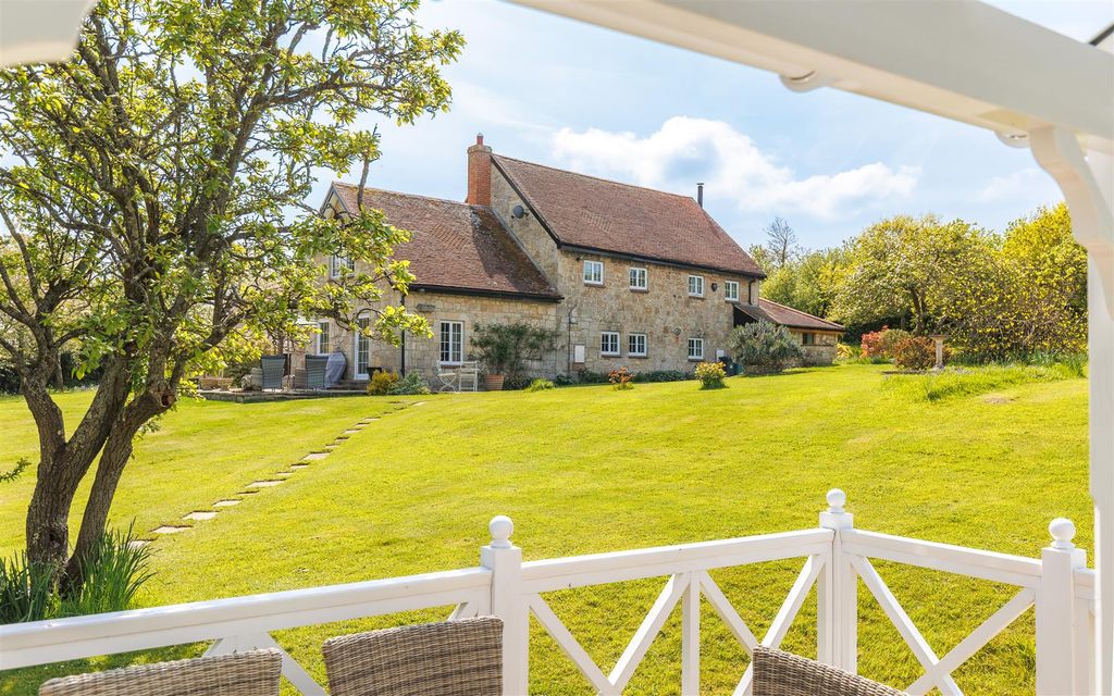 Property photo 2 of 33