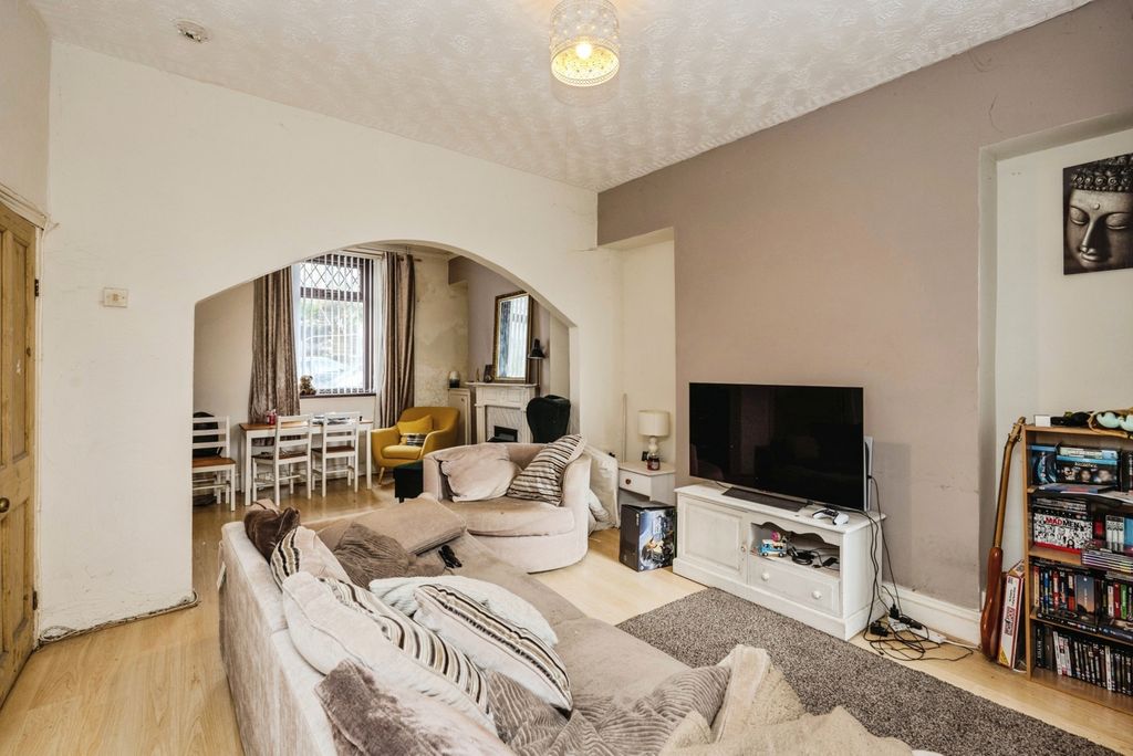 Property photo 3 of 22 Pbox-Img.Jpg