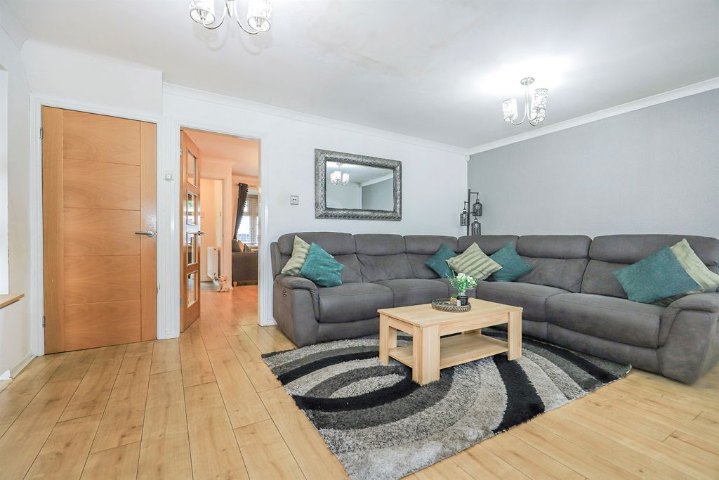 Property photo 3 of 18