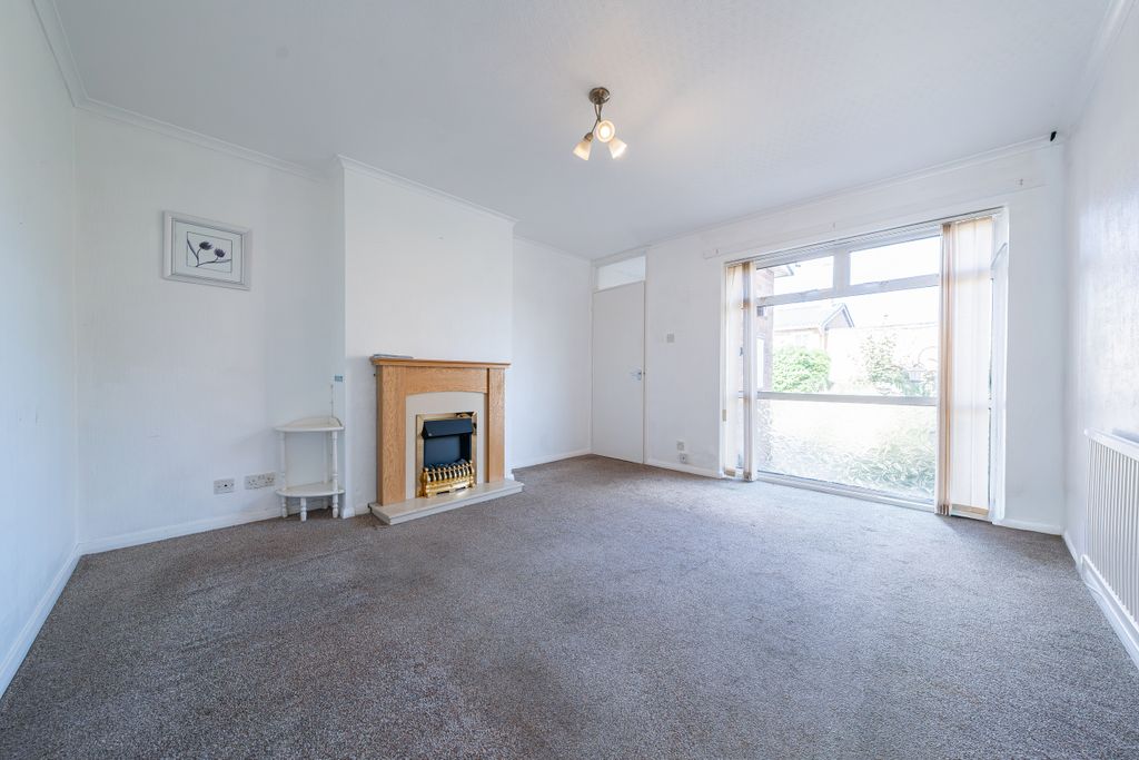 Property photo 2 of 12 .