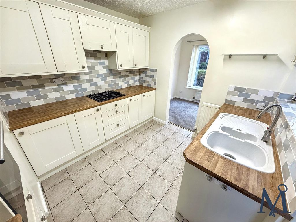 Property photo 3 of 20 Kitchen