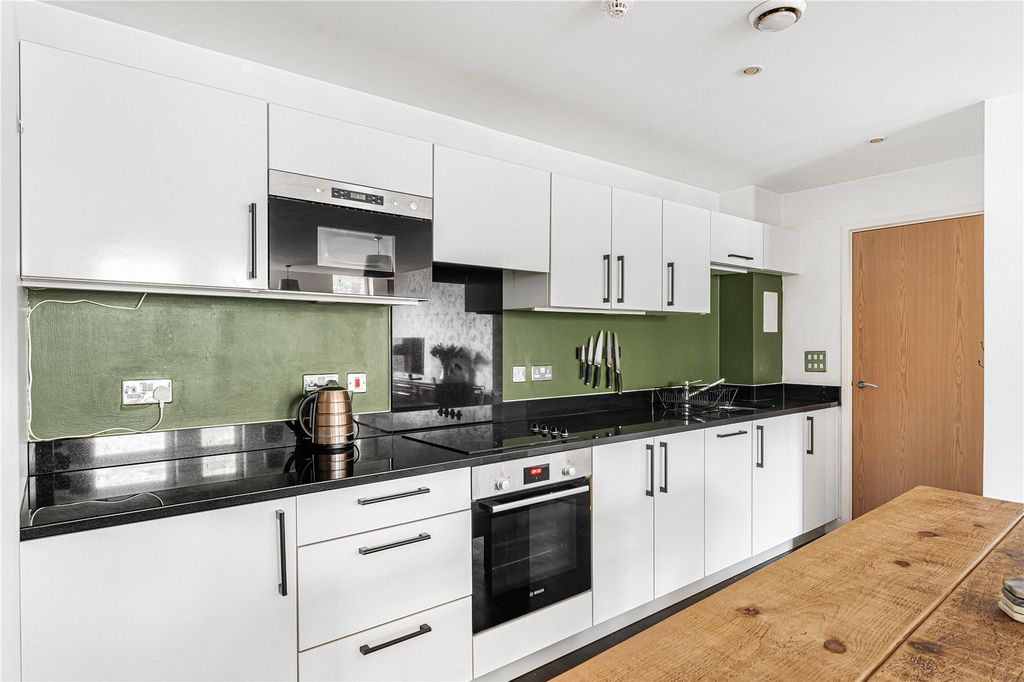 Property photo 3 of 17 Reception/Kitchen