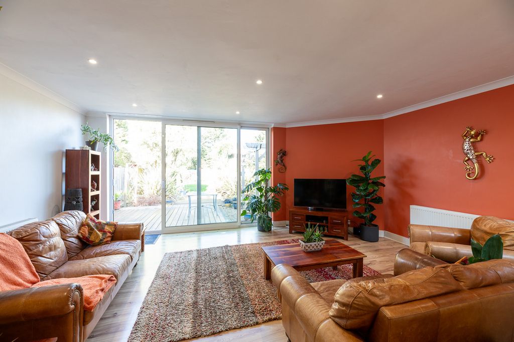 Property photo 3 of 22