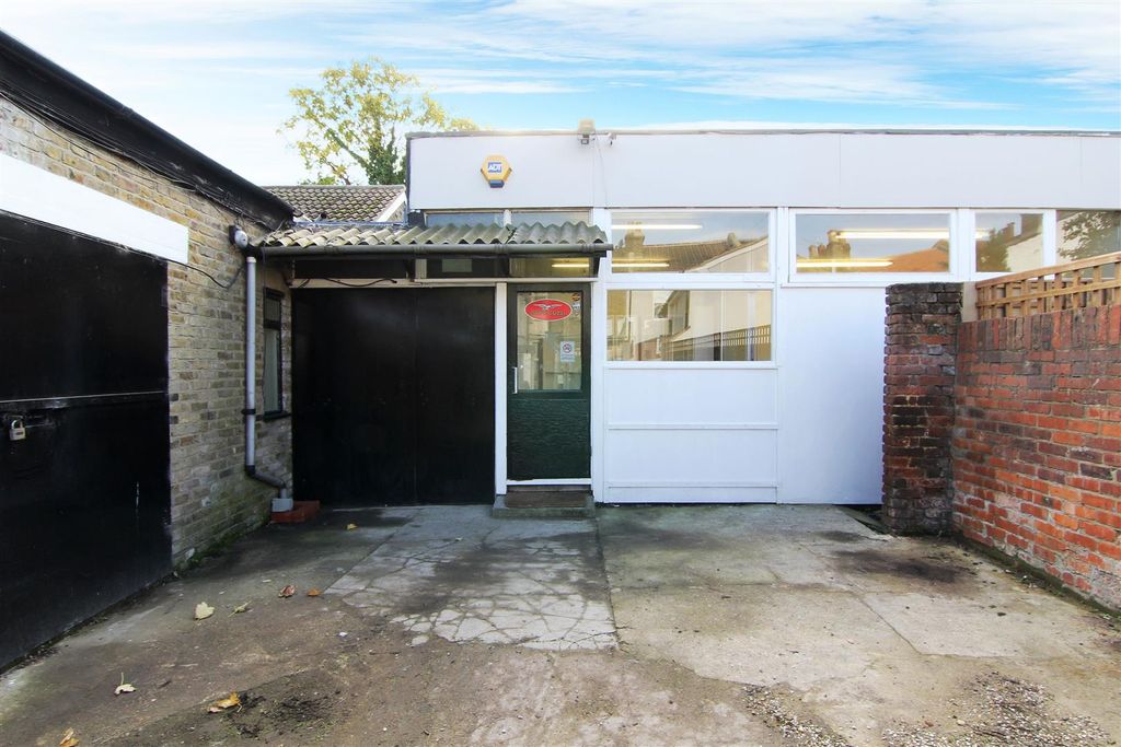 Property photo 3 of 7