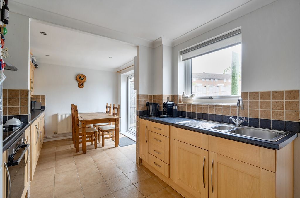 Property photo 2 of 16 1441045-13-69De5c...