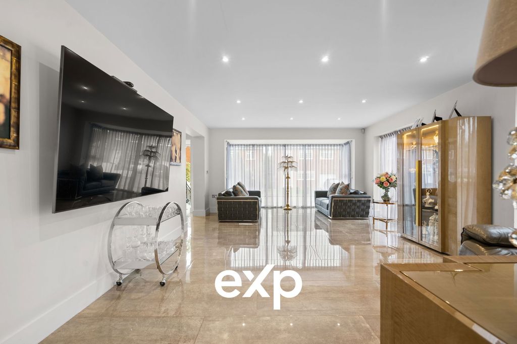 Property photo 3 of 39