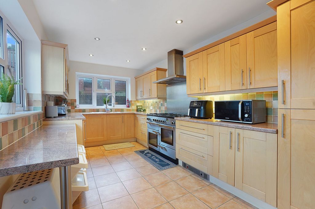 Property photo 2 of 17