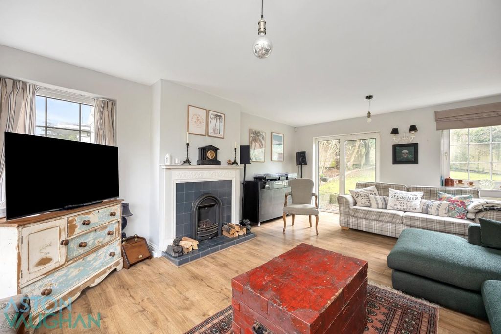 Property photo 3 of 32