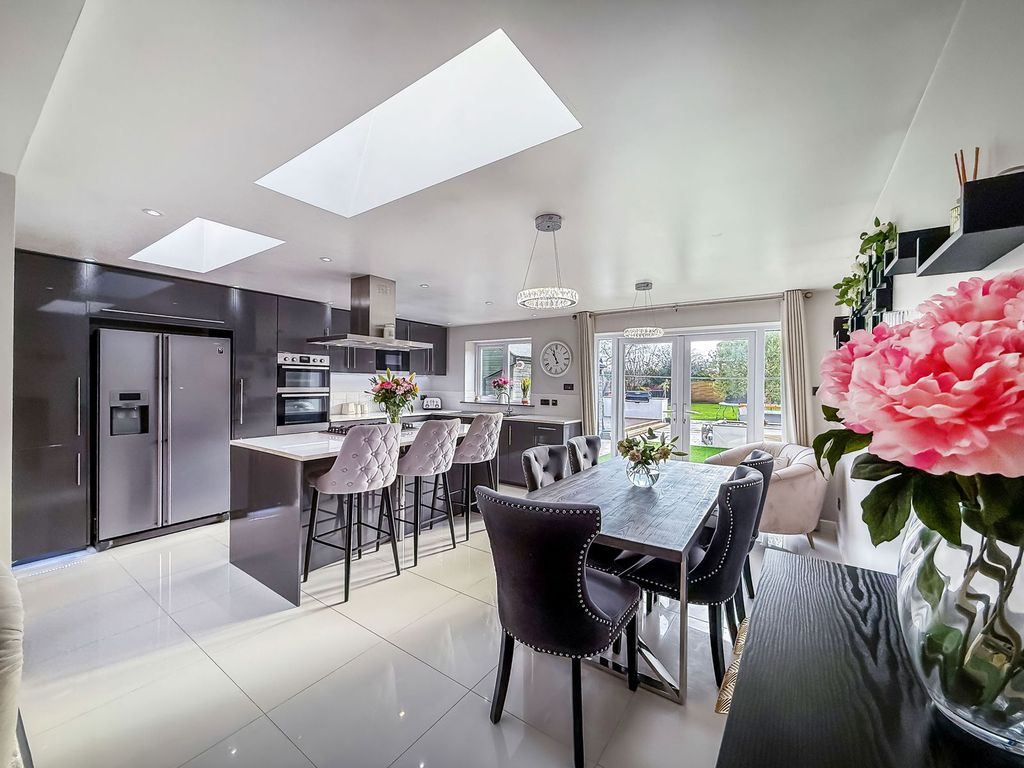 Property photo 2 of 33