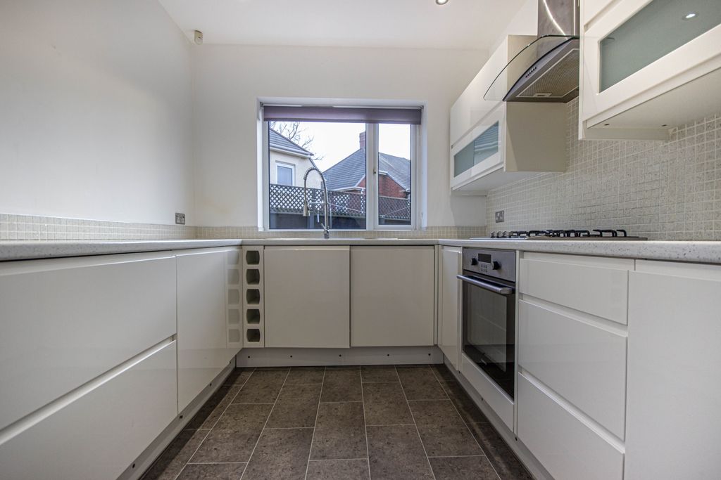 Property photo 3 of 20 11