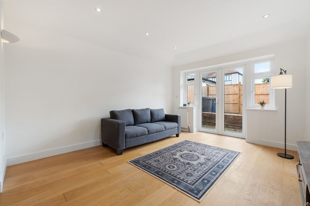 Property photo 3 of 12 4228582