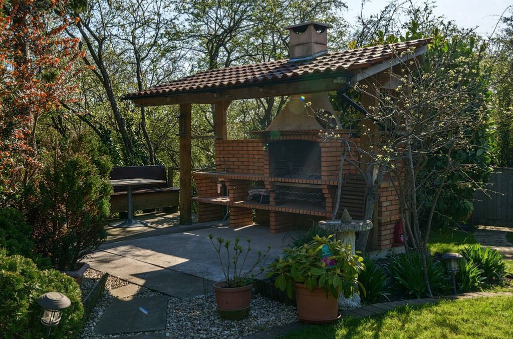 Property photo 2 of 24 12720669