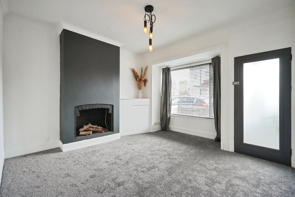 Property photo 3 of 19 Pbox-Img.Jpg