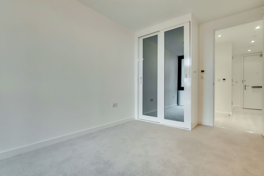 Property photo 3 of 17 3_Bedroom-2