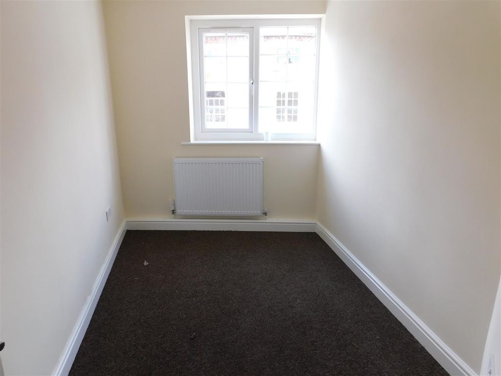 Property photo 2 of 6 Bedroom