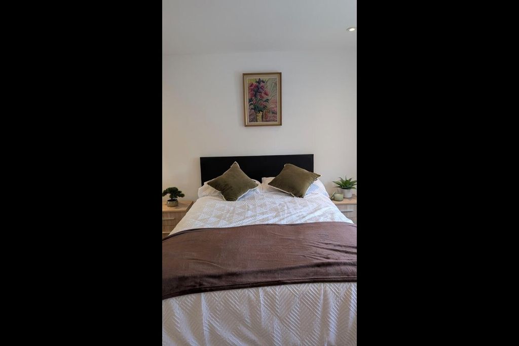 Property photo 1 of 22 Bedroom