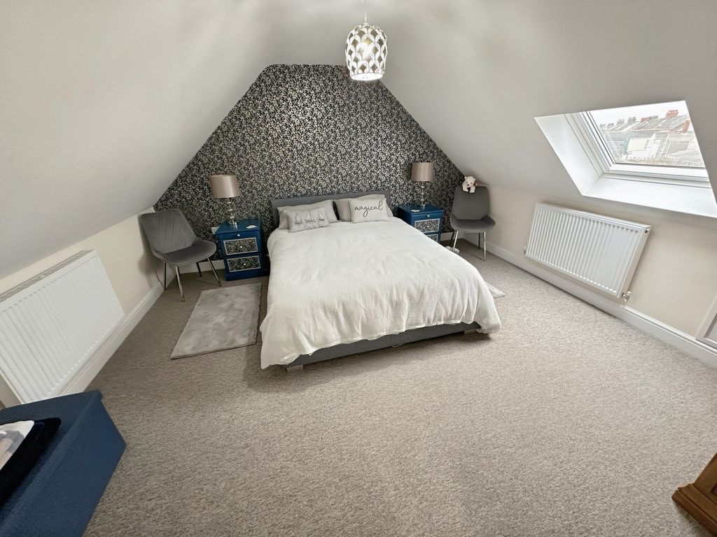 Property photo 3 of 19 Master Bedroom