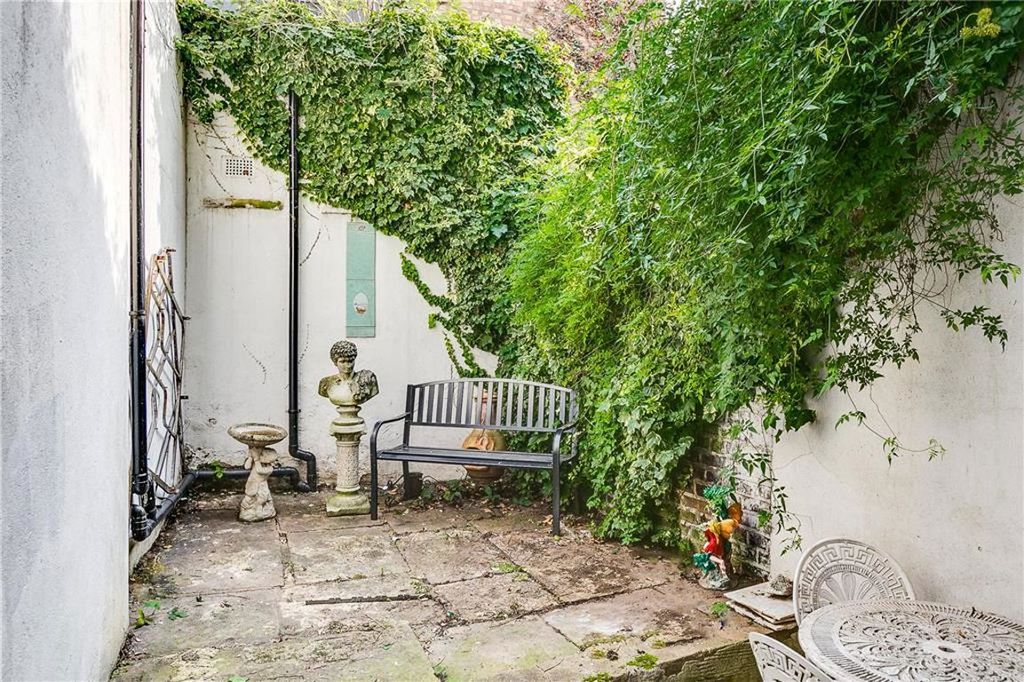 Property photo 2 of 6
