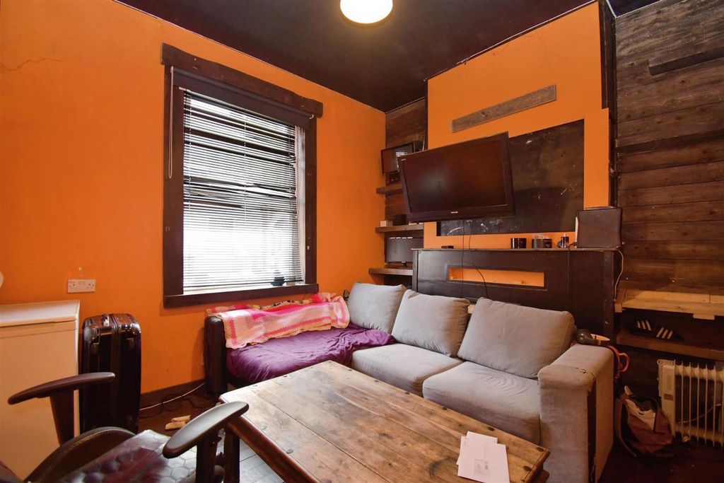 Property photo 2 of 10 Lounge