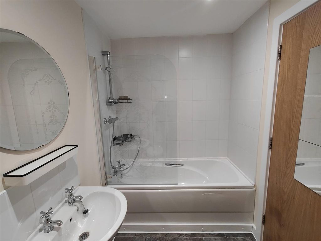 Property photo 3 of 8 Angle Two