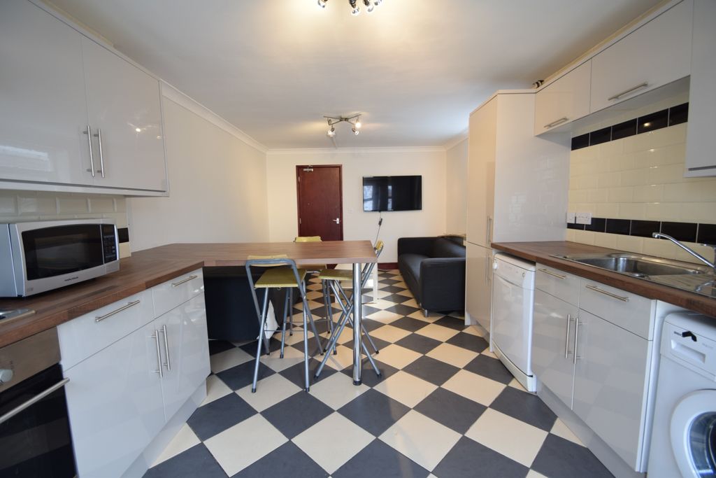 Property photo 3 of 8 Photo 3