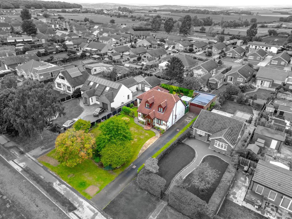 Property photo 2 of 39