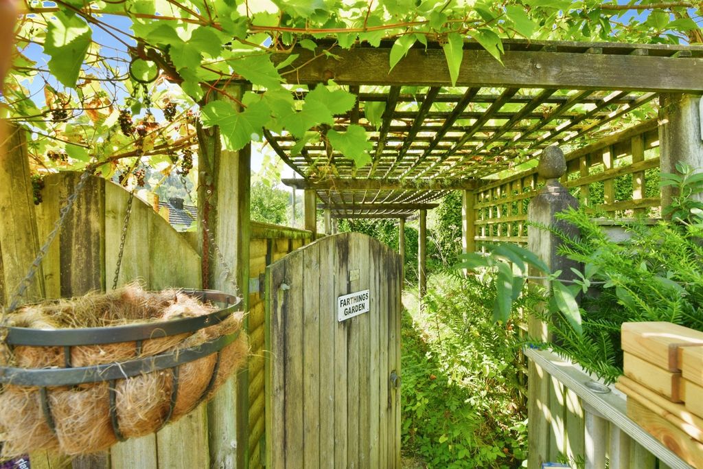 Property photo 3 of 34