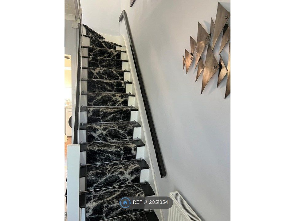 Property photo 3 of 18 Staircase
