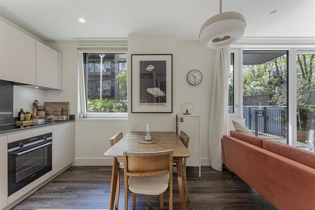 Property photo 3 of 20 Fettle Court