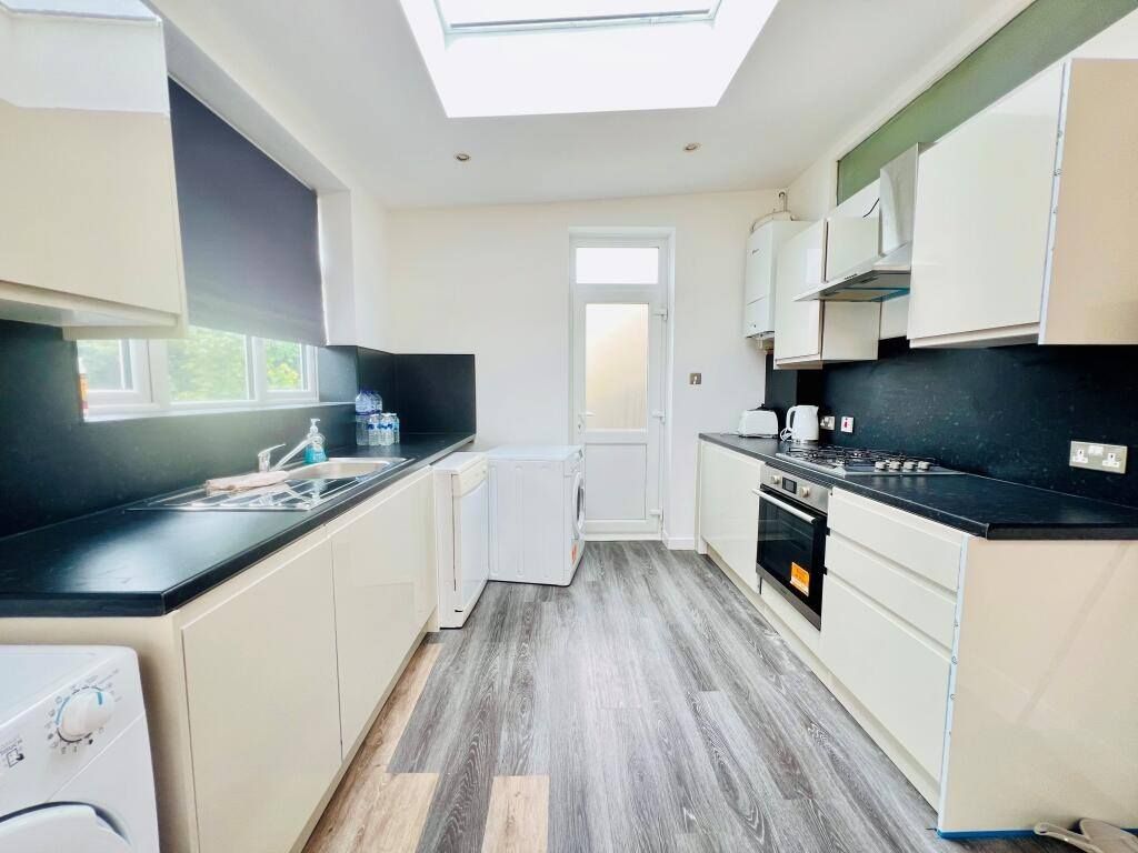 Property photo 1 of 9 3 Bed Semi Detached House