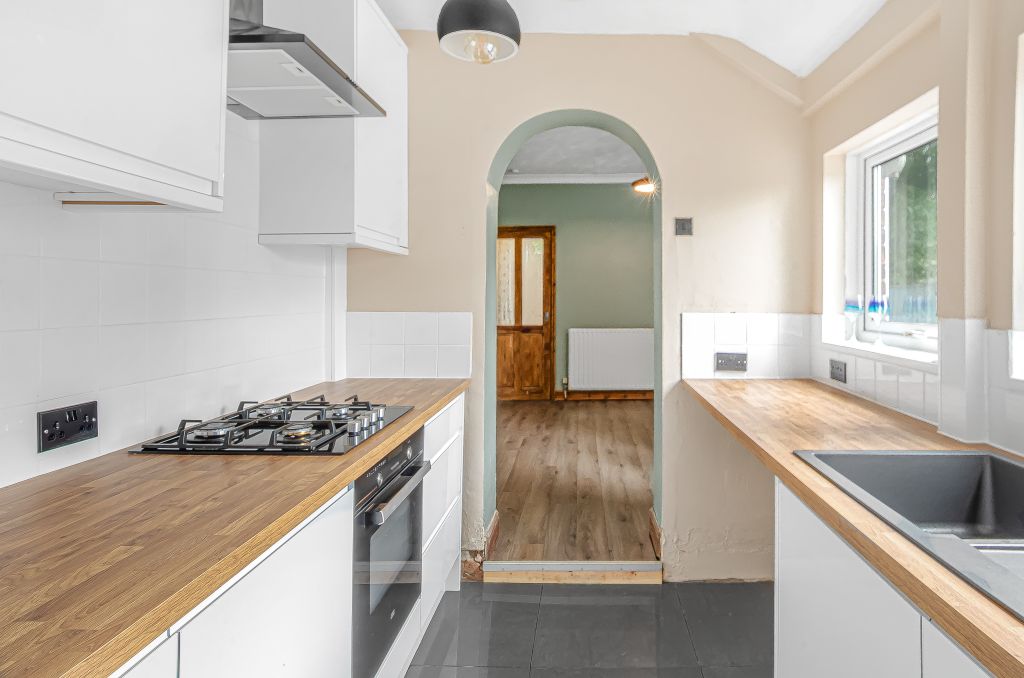 Property photo 2 of 16 Advert-43