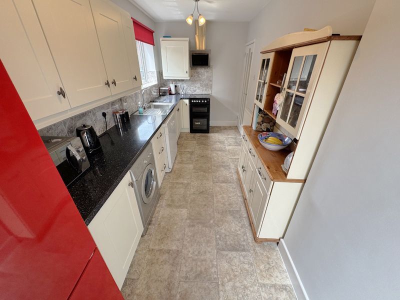 Property photo 3 of 28 Kitchen