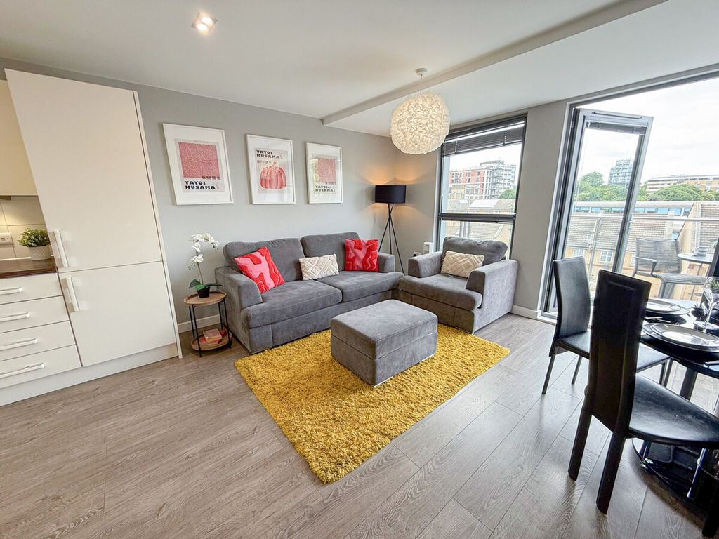 Property photo 1 of 27 Living Room