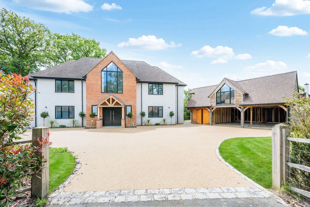 Property photo 1 of 32