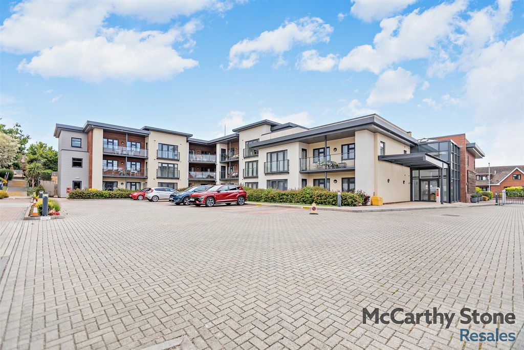 Property photo 1 of 16 Pincombe Court