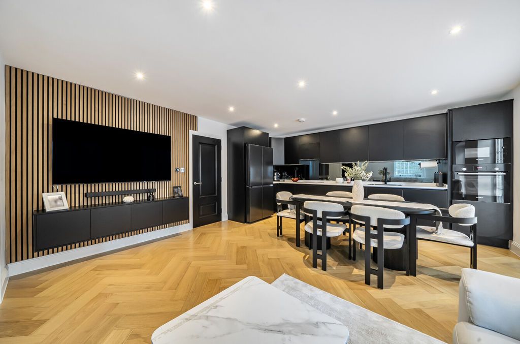 Property photo 3 of 21 Photo 17