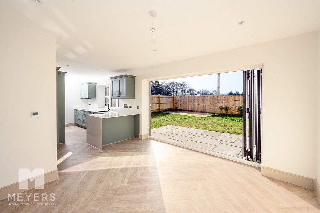 Property photo 2 of 26