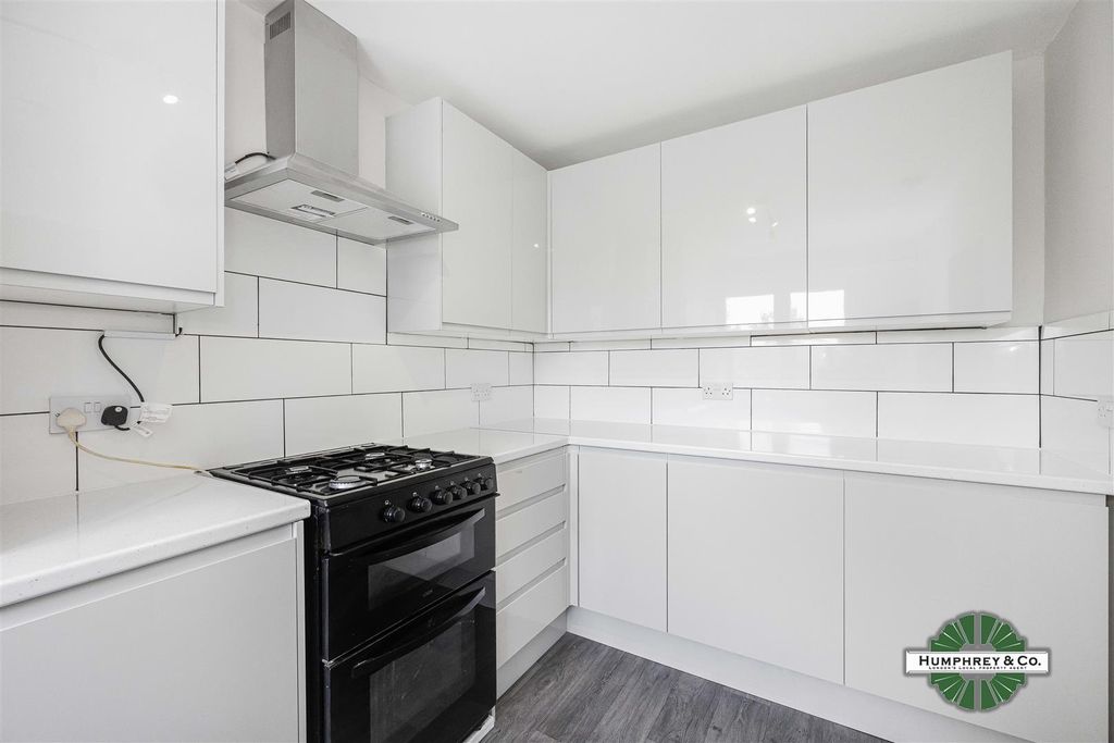 Property photo 2 of 5 Tenby Court, Tenby Road -001 (2).Jpg