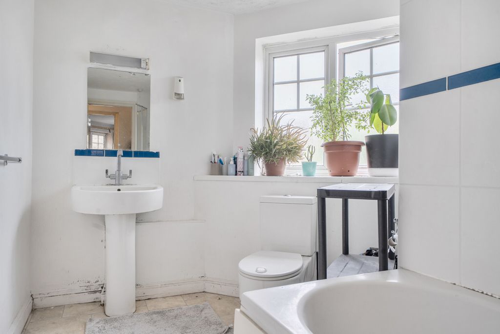 Property photo 3 of 15 1455793-9-69Fe64E...