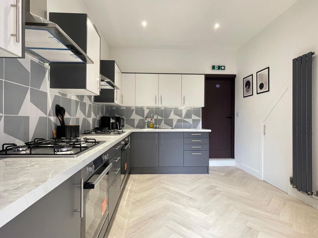 Property photo 1 of 14 865267_15_11336684