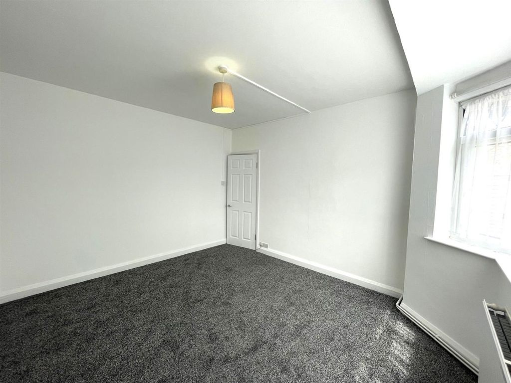 Property photo 3 of 10 Thumbnail_Img_3662.Jpg