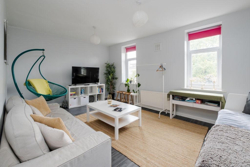 Property photo 1 of 13 Upper Street