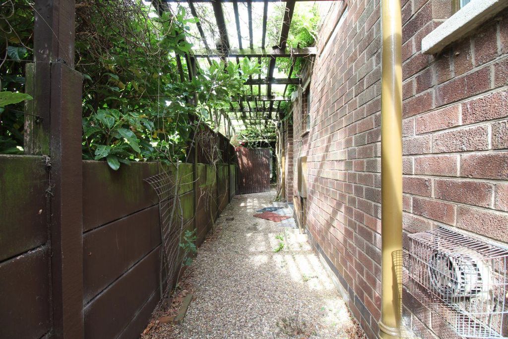 Property photo 2 of 24