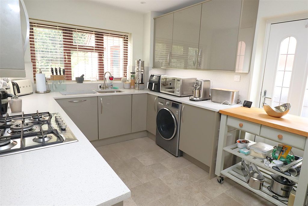 Property photo 3 of 19 Kitchen.Jpg